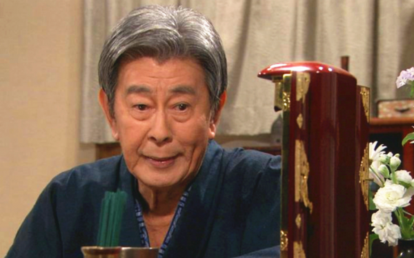 攜手妻子40年，82歲臨終前病房娶初戀，宇津井健：我一直想這樣做