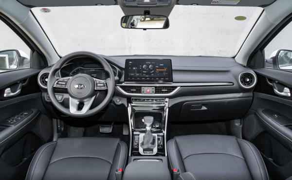 年輕人的第一臺車，合資品質&plus;運動造型，起亞K3買哪款合適