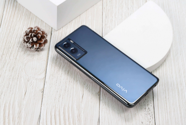 售價最低百元，3款超長續航手機推薦，電池容量最高10000毫安