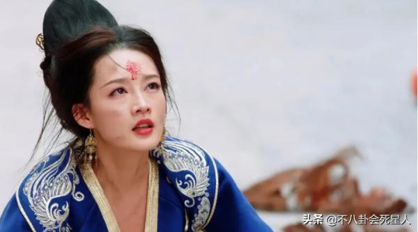 明明是苦情臉非要演活潑少女，高圓圓李沁都栽了