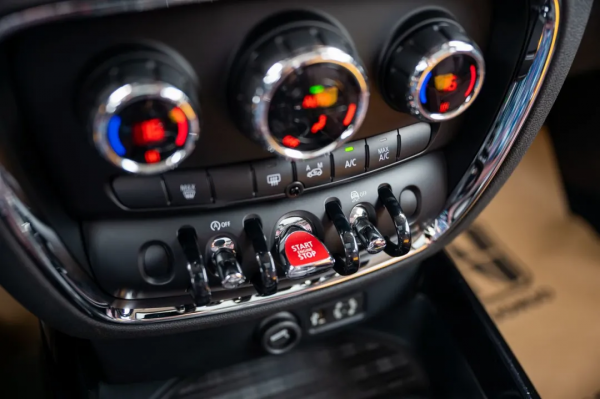 極致的英紳範兒,高配MINI,能把玩,能家用——Clubman Cooper 極致的英紳範兒,高配MINI,能把玩,能家用——Clubman Cooper