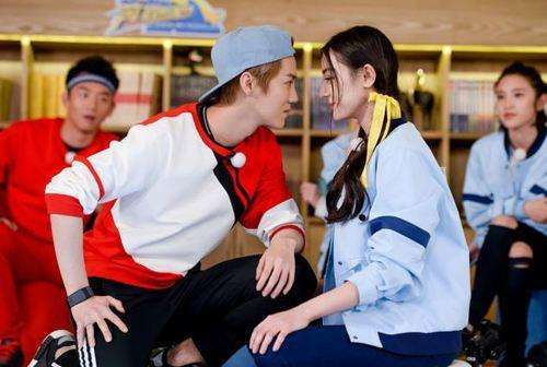 這屆紅毯熱鬧了!新仇舊愛齊聚,何穗槓上baby,鄧倫難忘金晨? 這屆紅毯熱鬧了!新仇舊愛齊聚,何穗槓上baby,鄧倫難忘金晨?