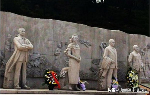 無名英雄紀念碑文為何寫做無朕加之而不怒，而不是無故加之而不怒