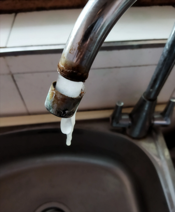 水管凍住了怎樣快速解凍?這裡有三個實用方法,任選其一輕鬆解決 水管凍住了怎樣快速解凍?這裡有三個實用方法,任選其一輕鬆解決