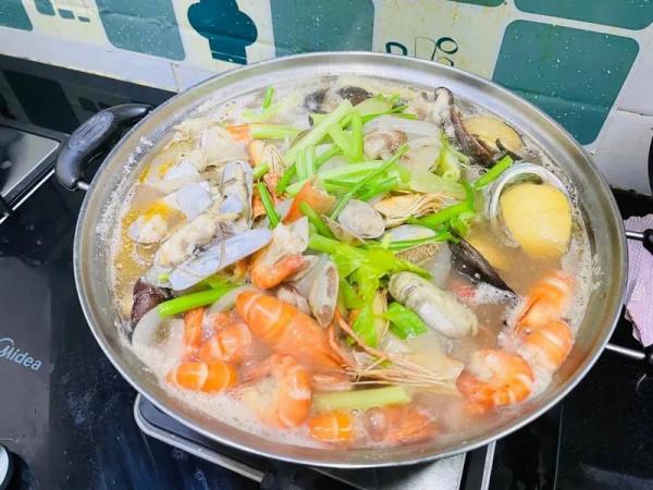鮮到舔勺的海鮮鍋 鮮到舔勺的海鮮鍋
