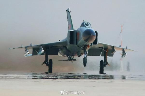 中國空軍獨苗殲8戰機，雷達效能不輸蘇27，高空偵察至今無法替代