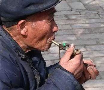 公公去世後留下一個破相框 公公去世後留下一個破相框