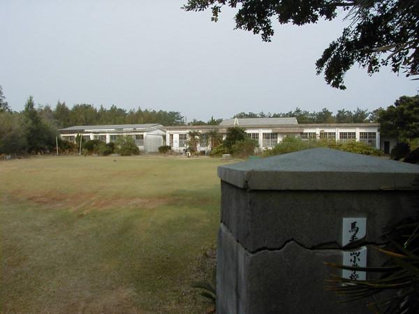 大隅海峽中的馬毛島，曾是日本第二大無人島，被改造成陸基航母