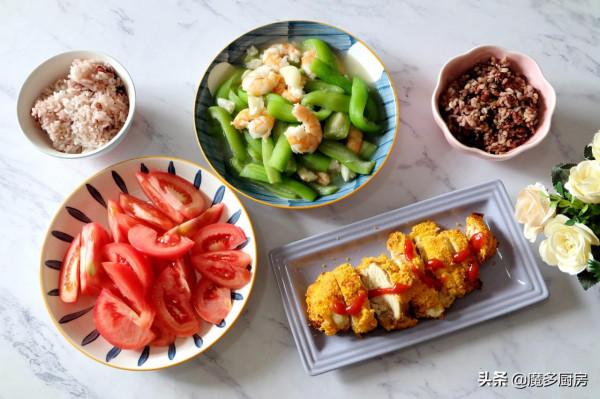 曬曬母女倆的家常午飯，清淡可口營養健康，炸雞排不放油，好吃