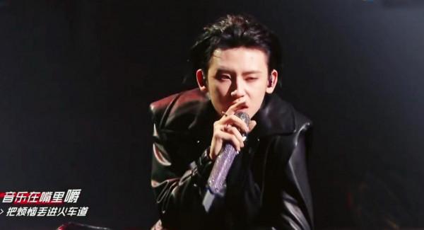 《閃光的樂隊》名場面不斷，張碧晨成人之美，3大流量憑實力翻盤