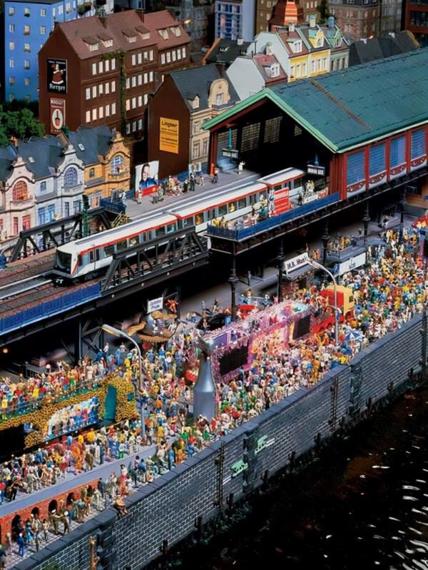 清朝人發現&OpenCurlyDoubleQuote;小人國&rdquo;，人們身高僅23釐米，國王的坐騎是隻&OpenCurlyDoubleQuote;雞&rdquo;