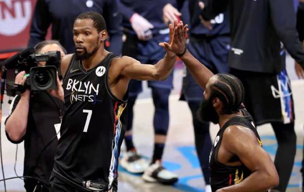 拒絕2000萬，選擇1500萬，繼續阻擊籃網和杜蘭特！你完成浴火重生