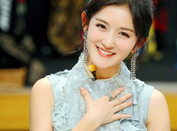 《快樂大本營》改名《你好星期六》，主持人僅剩何炅，謝娜吃醋？