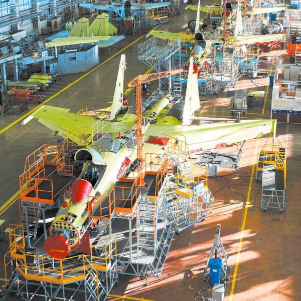 有了殲20還購買蘇35?我國購買蘇35看似爭議很大，其實收穫巨大