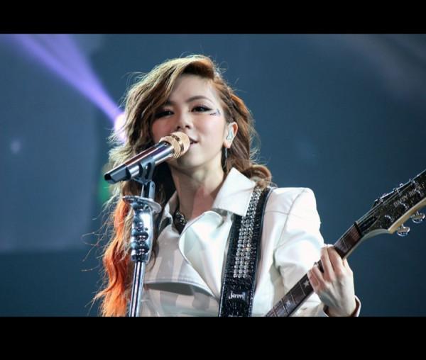 鄧紫棋為什麼被譽為“音樂天才少女”? 鄧紫棋為什麼被譽為“音樂天才少女”?