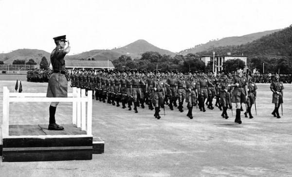 1997年香港迴歸，如果英軍以武力抗拒解放軍，英軍能守住香港嗎？