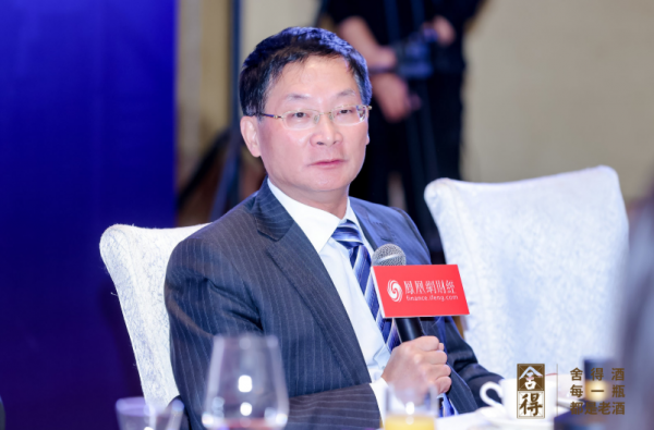 盛松成：人民幣今年升值8%，但明年下半年後會貶值