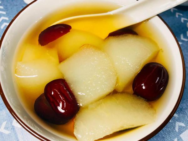 快來！快來！冬天的第一杯冰糖雪梨！甜到心裡的冬日熱飲