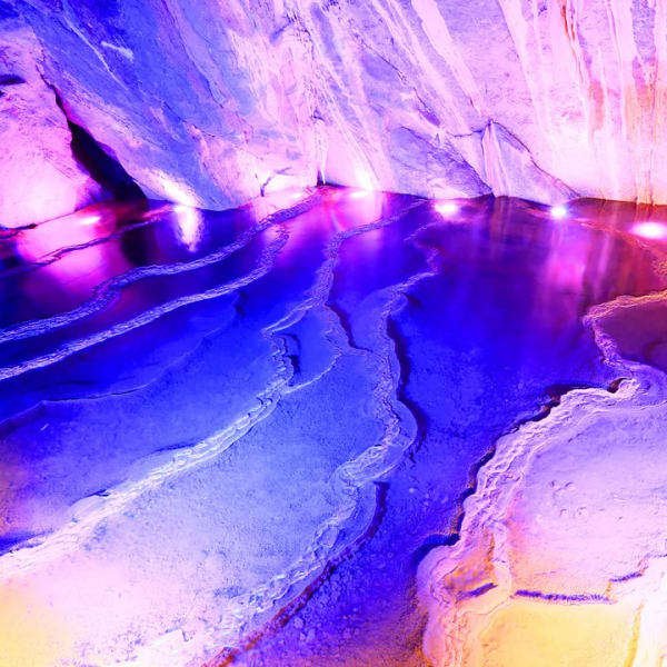 冬天換個姿勢取暖！探秘迷離夢幻的地下世界，溫暖宜人