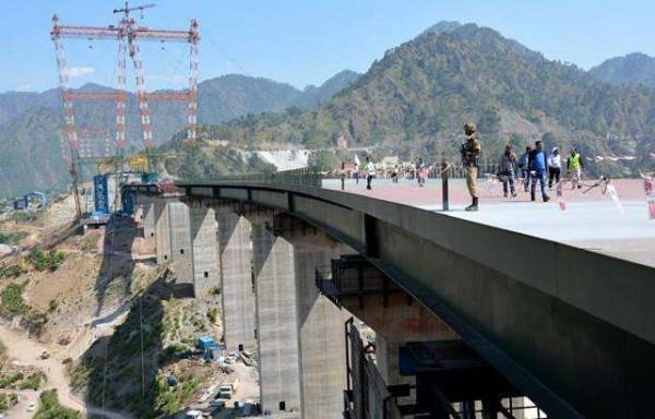 印度“基建病夫”十大畫面：大壩修42年 高鐵坑哭日本 大橋建成就垮