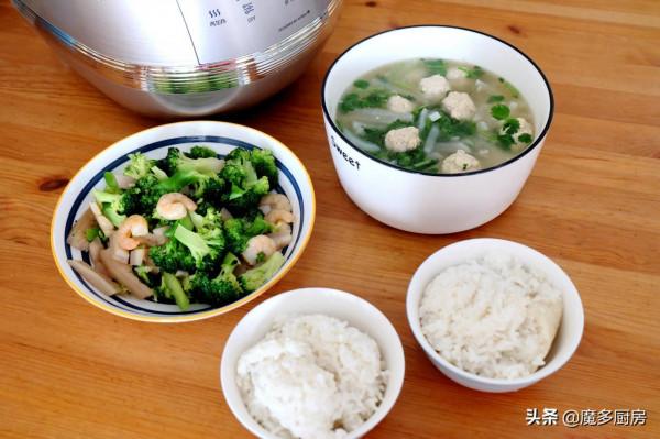 曬曬我和女兒的午餐，葷素搭配營養豐富，做法簡單又好吃