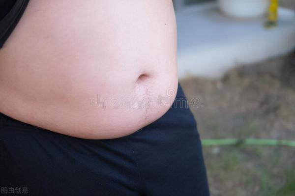 腹部贅肉多？4個方法，5個動作幫你縮小腰圍，恢復緊緻腹部