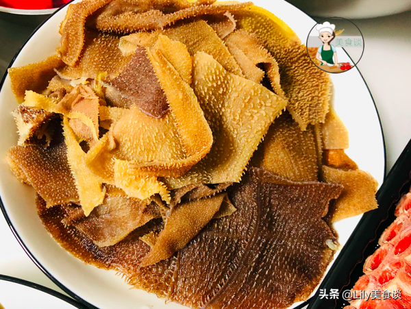 老公生日，媳婦用1個小時，準備了一桌子菜，老公：好感動對不起