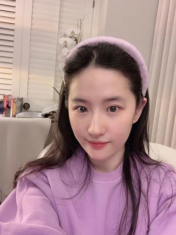 大愛亦菲，素顏照樣美翻了