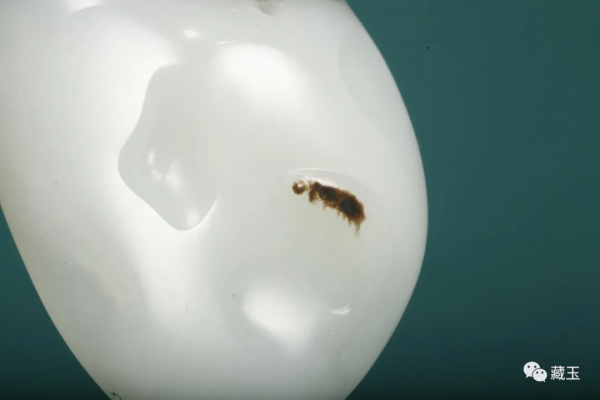 頂級白加黑,這些黑如漆油如脂的和田玉,青花都不如它美…… 頂級白加黑,這些黑如漆油如脂的和田玉,青花都不如它美……