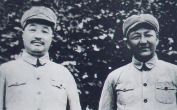 1975年賀龍骨灰安放儀式，總理連鞠七個躬，拉著薛明說：我來晚了