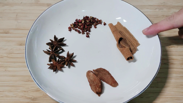 回民燉牛肉好吃的秘訣都在這裡，如何焯水有講究，五個獨家竅門