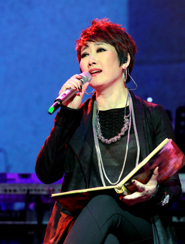 成方圓：兩段失敗婚姻，62歲活成少女，正在優雅老去
