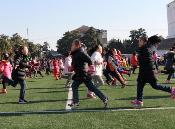 學生遇到校園暴力,父母的態度很重要,嘗試讓孩子做到3件事 學生遇到校園暴力,父母的態度很重要,嘗試讓孩子做到3件事