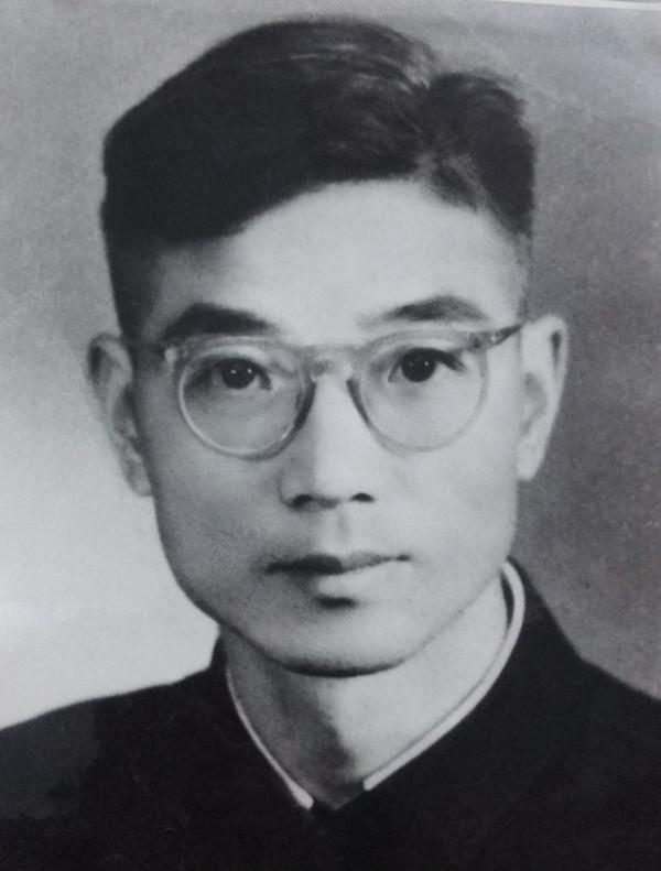 四野兵臨城下,蔣軍要求起義,我軍政委搖頭:你們只能投降 四野兵臨城下,蔣軍要求起義,我軍政委搖頭:你們只能投降