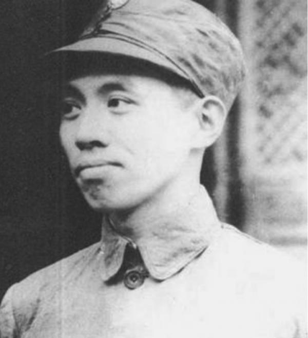 他誤殺上級,很多人要求殺他,毛主席救了他,多年後他為開國上將 他誤殺上級,很多人要求殺他,毛主席救了他,多年後他為開國上將