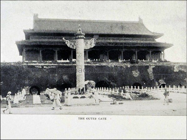 老照片：1900年到2000年的北京天安門，看得出有啥變化嗎？