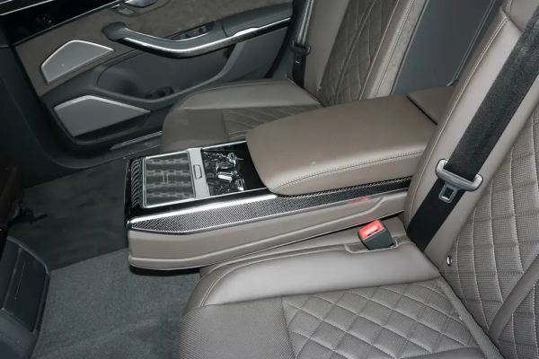 配V8發動機迸發571匹馬力,車長5309mm,解讀奧迪S8 配V8發動機迸發571匹馬力,車長5309mm,解讀奧迪S8