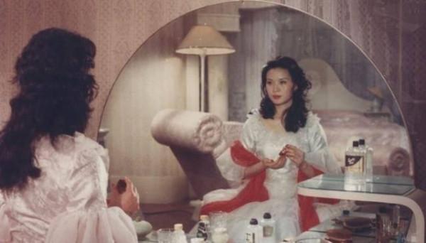 方舒：被屠洪剛拋棄後獨自撫養兩個女兒長大，生活有淚也有笑