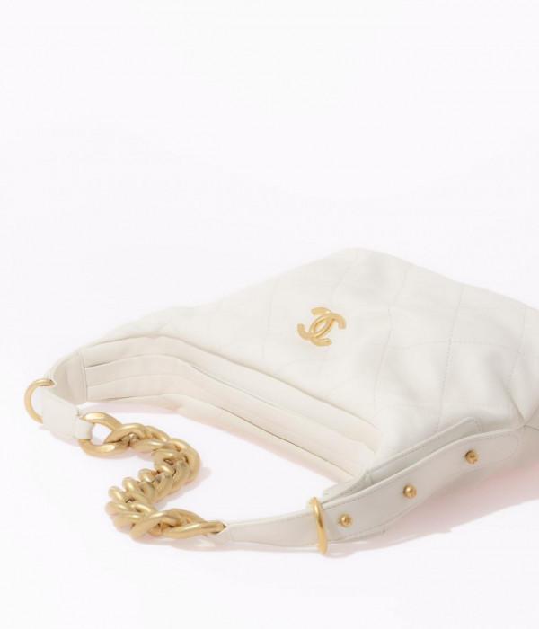 香奈兒粗鏈條流浪包兼具搖滾與詩意，BALENCIAGA第50季高定展登陸上海丨是日美好事物