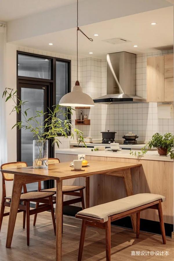 以原木為基調的奶油色日式溫暖家，每個角落都氛圍感拉滿