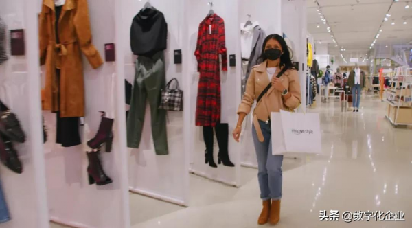 炸了！亞馬遜史上第一家線下服裝店，用先進演算法重構店內購物體驗