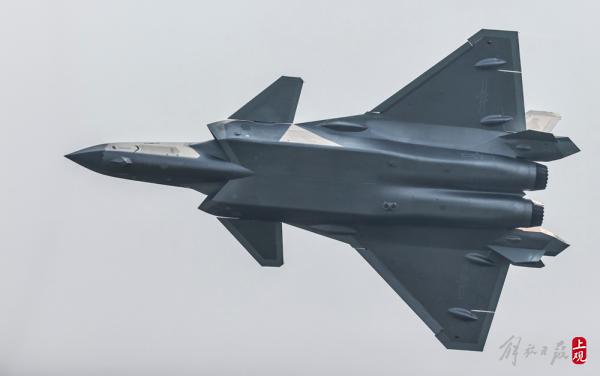 國產軍用無人機掛彈表演、殲20雙髮尾焰格外搶眼……中國航展現場大圖來啦