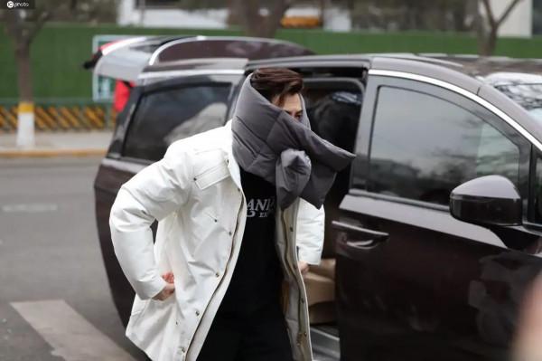 春晚第一次聯排，明星下班走在大街上被抓拍，大家看看都有誰