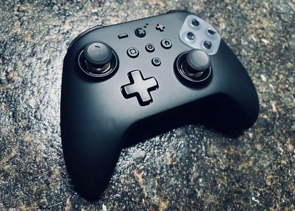 穀粒金剛2 Pro遊戲手柄，帶你感受搖桿玩遊戲的樂趣