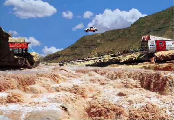 飛躍黃河的柯受良，50歲去世後，為何200多位明星為他籌款下葬？