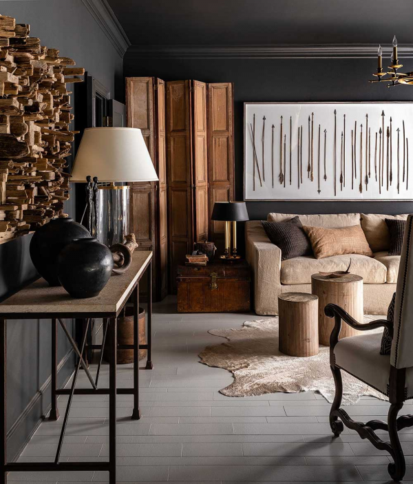 黑色牆壁搭配復古風格展現孟菲斯風格的家