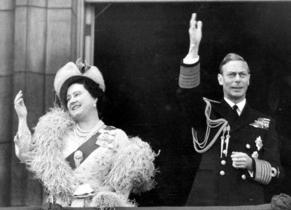 女王母親的心酸往事：想嫁哥哥卻嫁了弟弟，被口吃的國王丈夫家暴