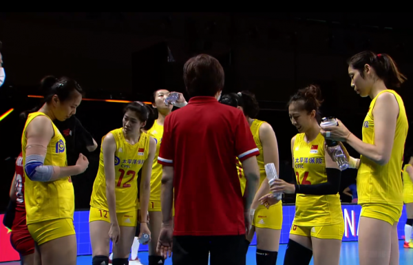 CBA球員浪費飲用水，姚明出臺新規定，看看NBA和女排咋做的吧