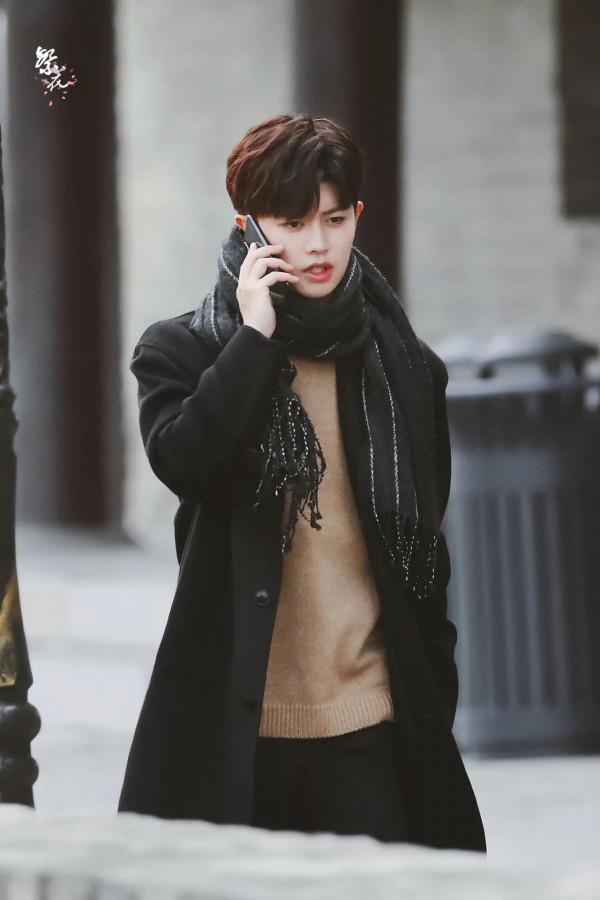 任嘉倫男友系穿搭