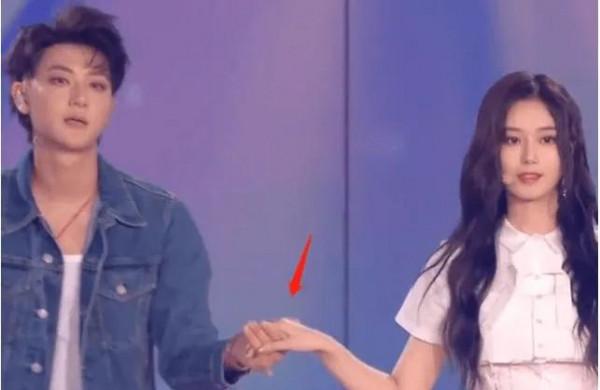 這個老闆好難當，黃子韜和旗下藝人談戀愛時，看他什麼反應